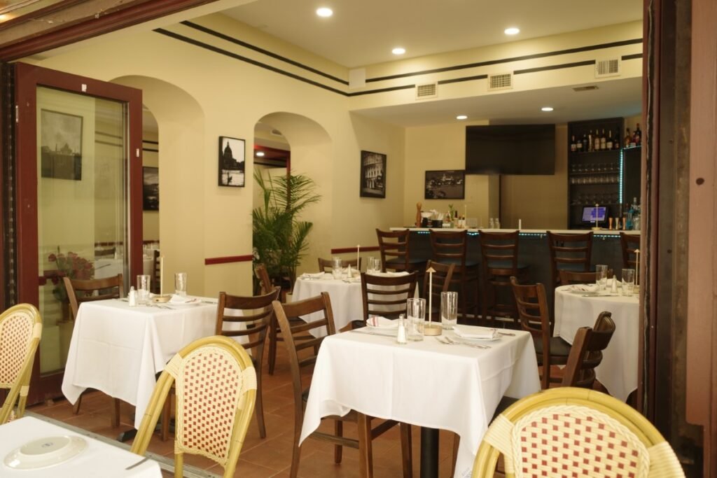 Maruzzella Interior - Barside